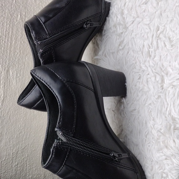 Clarks Bendables Black Leather Square Toe Side Zip Mid Blocked Heel Bootie Shoe - Picture 6 of 16